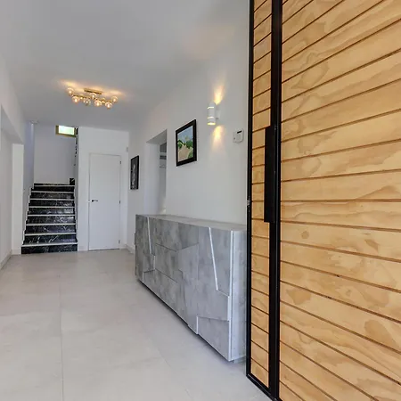 Luxury With Private Pool And Unique Views Pass The Keys Holiday home