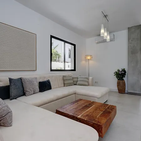 Luxury With Private Pool And Unique Views Pass The Keys