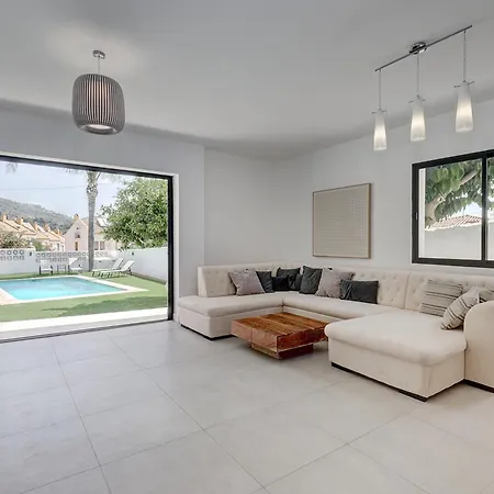 Luxury With Private Pool And Unique Views Pass The Keys Holiday home *