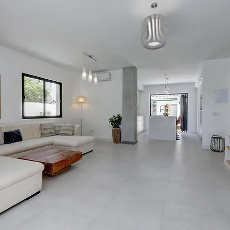 Luxury With Private Pool And Unique Views Pass The Keys Holiday home *